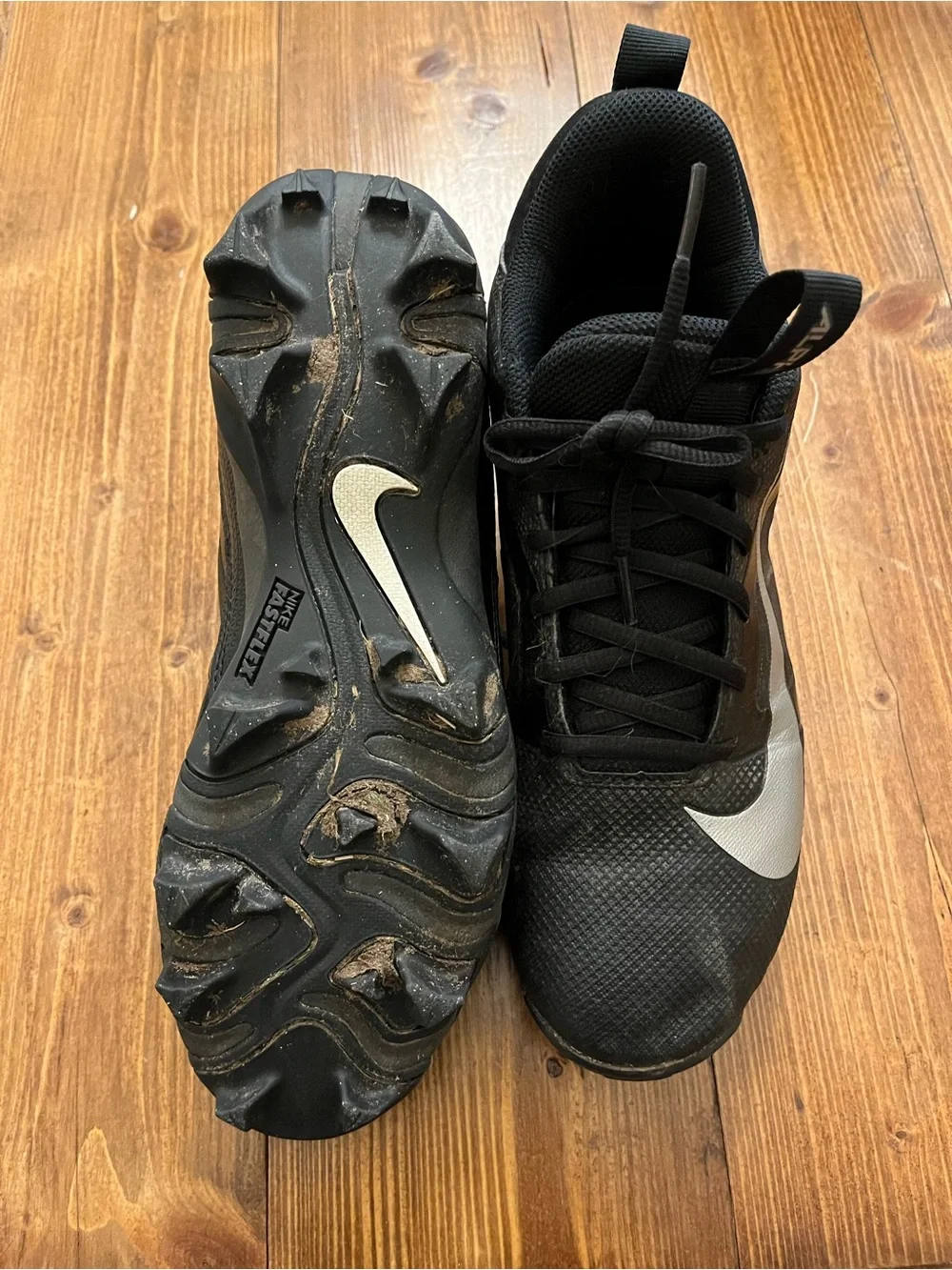 Nike Men's Alpha Menace 4 Shark Football Cleats